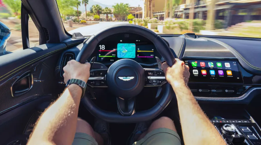 Apple CarPlay Ultra 2025